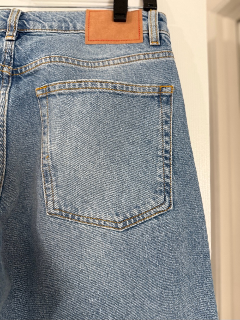 High-Rise Wide Leg Jeans in Light Blue Wash its new style kyoto - Picture 9 of 9